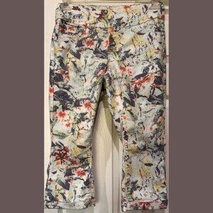 Lola Jeans Women's Michelle Mid Rise Pull on Capri Denim Size: 4